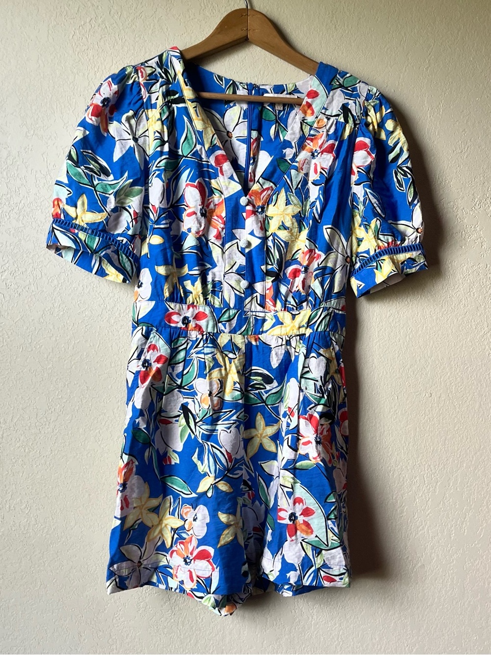 Skies are Blue Brand Blue Floral V-Neck Short Sleeve Romper